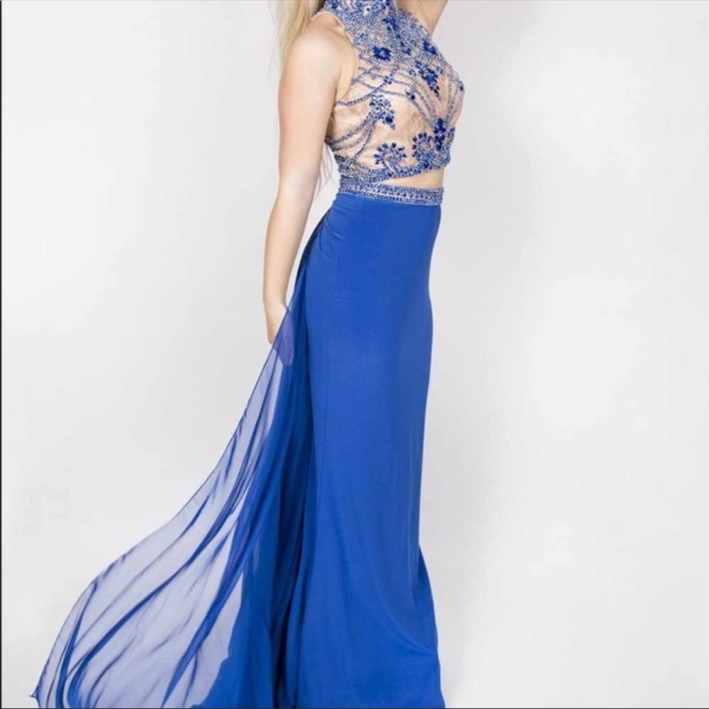 SOLD on Queenly **Sherri hill prom dress size 4